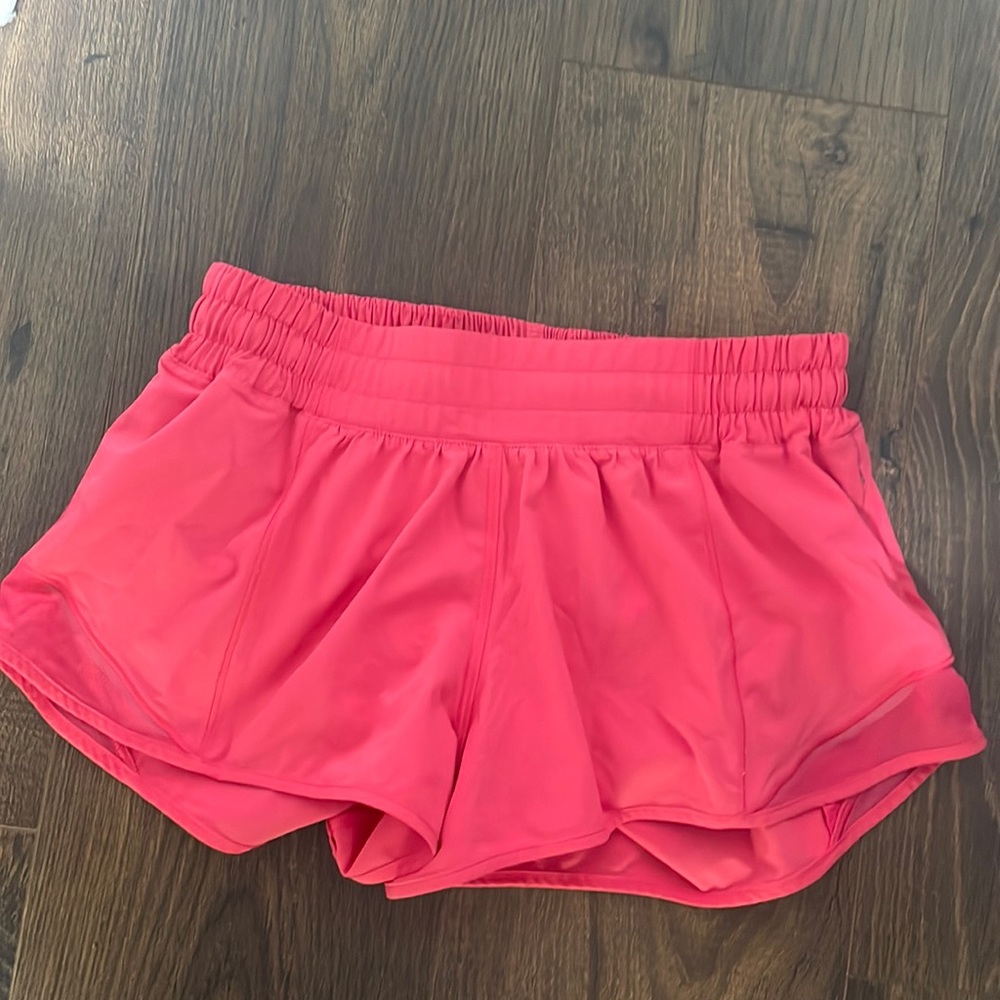 pink lululemon hotty hot shorts 2.5”